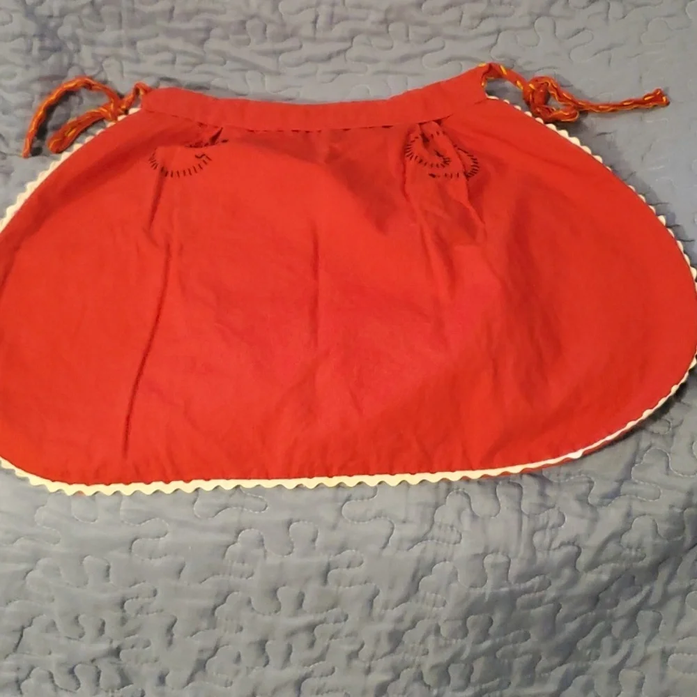 Vintage Hand Embroidered Portugal Half Apron - Picture 4 of 10